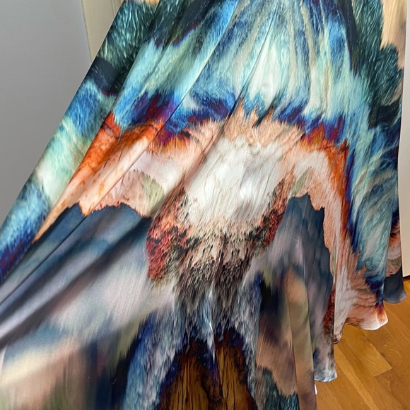 Dress - Picture 2 of 4